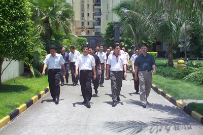 代表團參觀國際花園